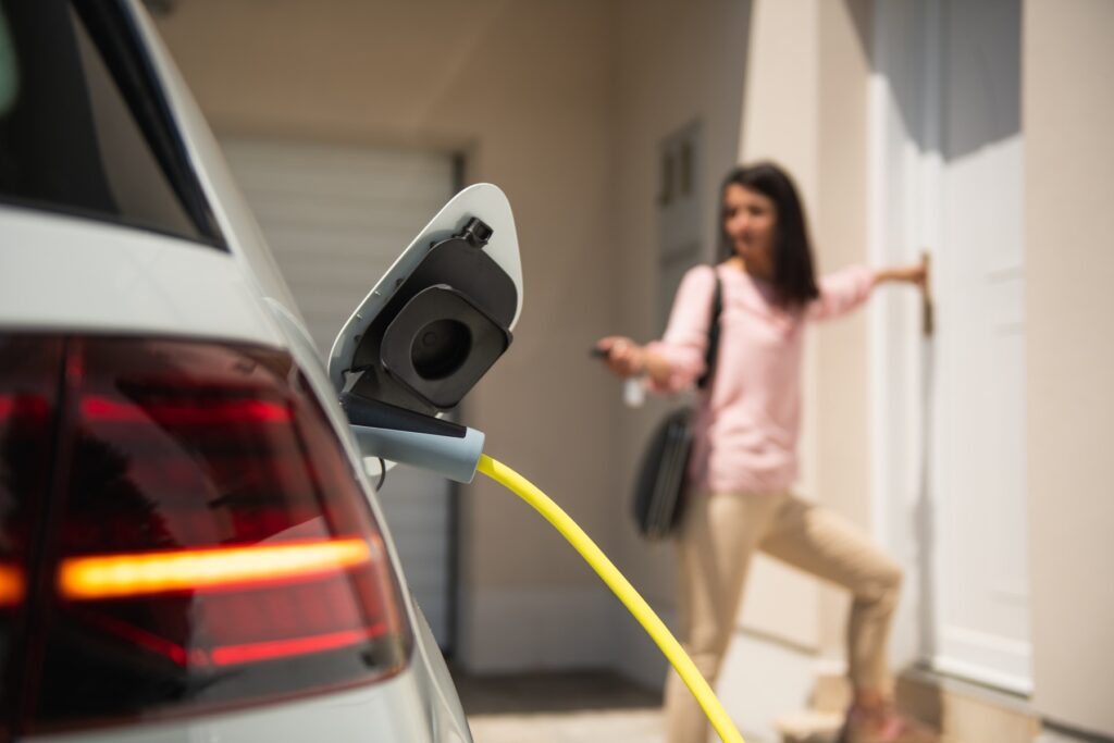 Courant Concept – Électricité à Valenciennes – Bornes auto – Panneaux Solaires
