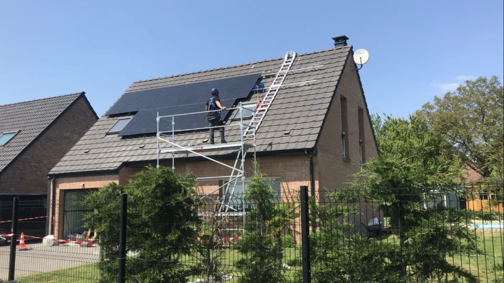 Courant Concept – Électricité à Valenciennes – Bornes auto – Panneaux Solaires